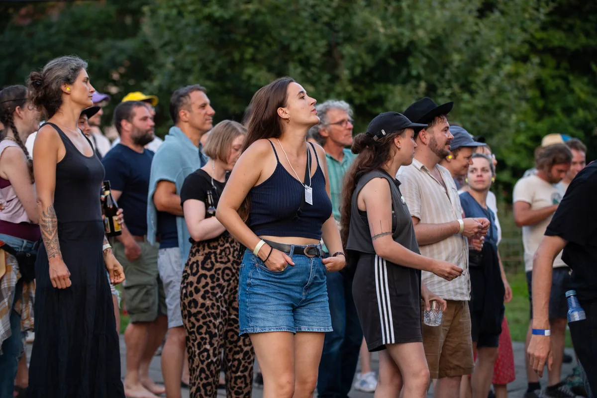 Freitagabend am Looren Open Air. Konzert von «Agent Flipper».
